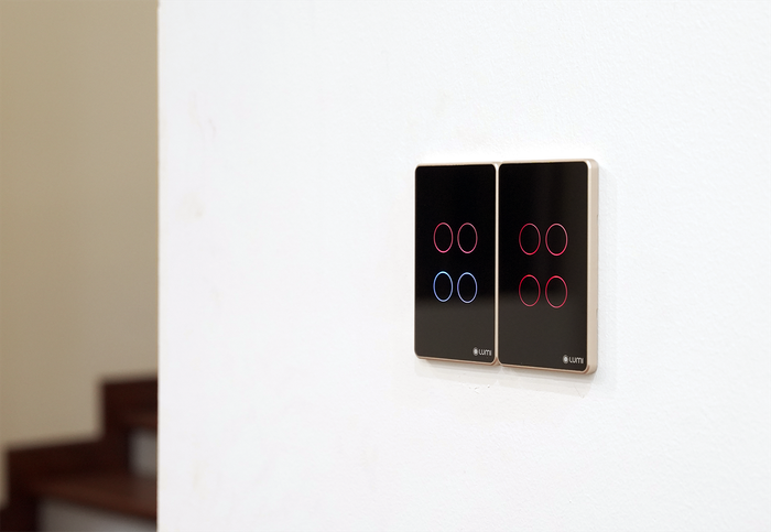 Cận cảnh công tắc cảm ứng Lumi sang trọng được lắp đặt tại mọi không gian trong biệt thự