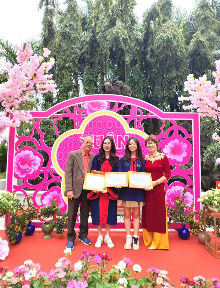 Ngân gửi lời cảm ơn tới các thầy cô trường THPT Đoàn Thị Điểm và đặc biệt là gia đình luôn là hậu phương vững chắc, luôn ủng hộ mọi quyết định của mình.