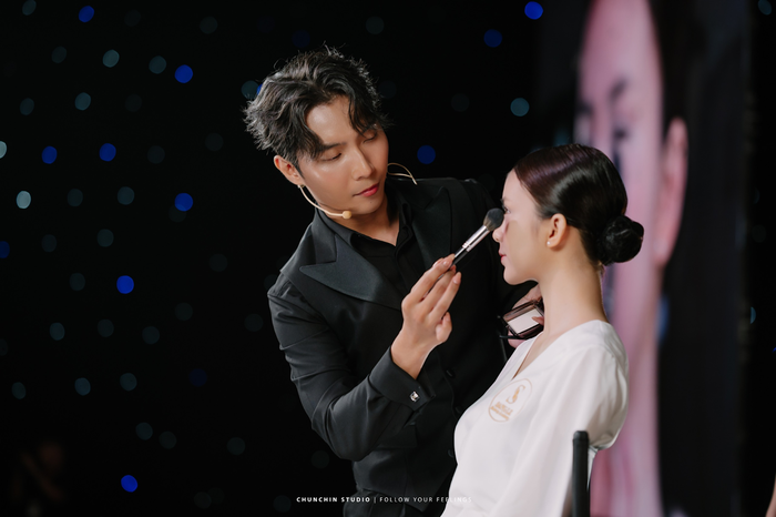 Master Sang Lê training layout cô dâu ngay tại sân khấu sự kiện