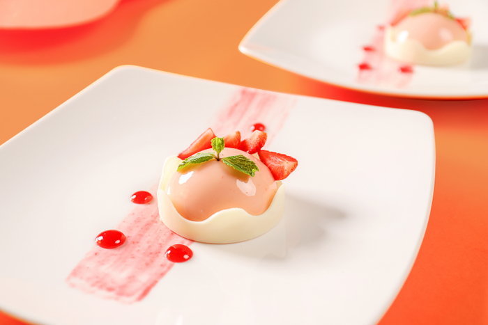 Những món ăn ngon được phục vụ tận tình, vun đầy cảm xúc của cả cặp đôi lẫn các khách mời.