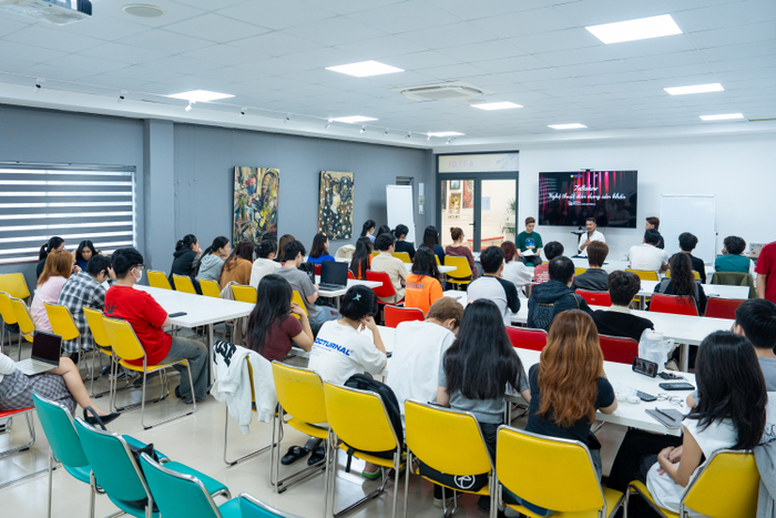 Sinh viên Truyền thông HUTECH liên tục gặp gỡ, đối thoại cùng các“lão làng” trong ngành 