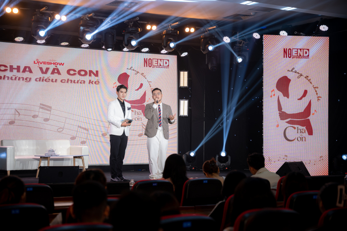 Những bạn trẻ chủ động thực hiện các khâu để tạo nên một liveshow ca nhạc hoành tráng có nghệ sĩ tên tuổi tham dự