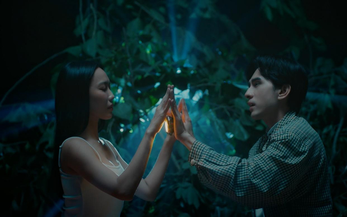 Hành trình trở về quá khứ đầy xúc động và sự thấu hiểu cùng 'Gặp Lại Chị Bầu' Ảnh 2