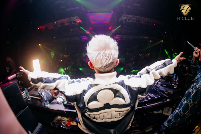 DJ Chiao luôn xuất hiện trước khán giả với một nguồn năng lượng tích cực 