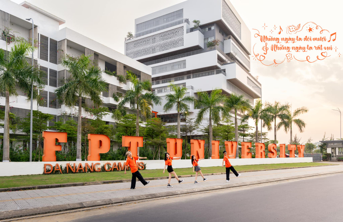 Toà nhà Alpha hay còn được sinh viên Trường ĐH FPT gọi bằng cái tên thân thương là “toà nhà quyển sách” là điểm check in mới toanh không thể bỏ qua