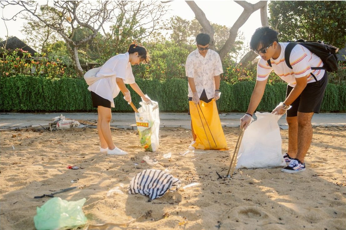 Các chương trình thiện nguyện giúp nâng cao bản thân cho GenZ. (Nguồn: Canva)