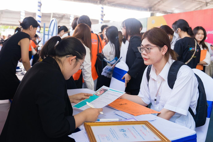 Hành trang bài bản, sinh viên tự tin “săn” việc tốt ngay tại trường 