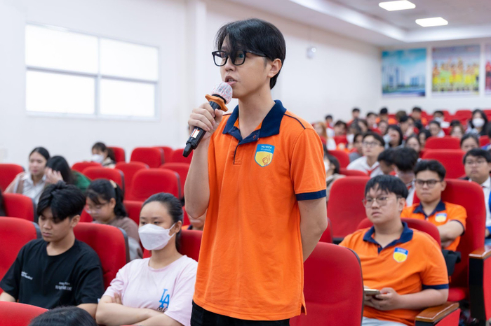 Trò chuyện cùng người trong nghề, sinh viên “bỏ túi” nhiều “bảo bối” kiến thức giá trị