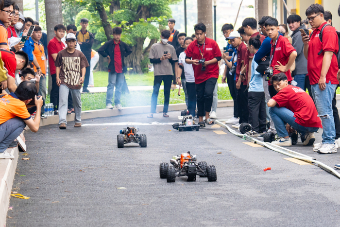 Sinh viên HUTECH vừa chơi, vừa “bỏ túi” nhiều kiến thức hữu ích và lại có thưởng