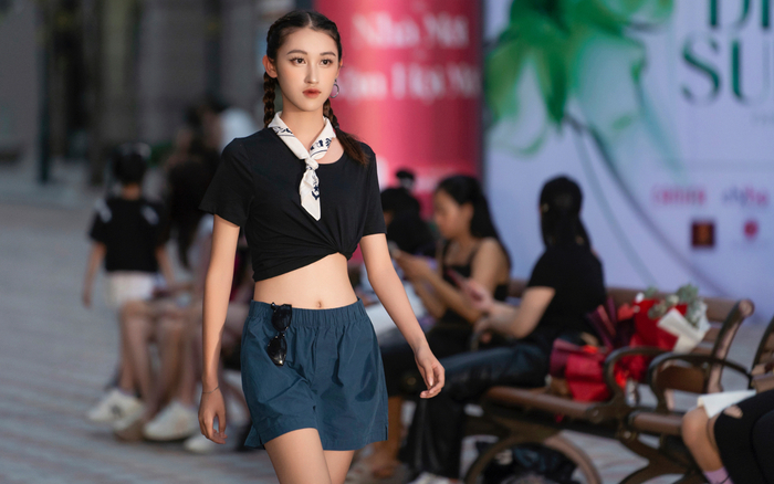 Bước ra từ môi trường công nghệ, nàng mẫu 19 tuổi tự tin sải bước trong vai trò first face, vedette Ảnh 2