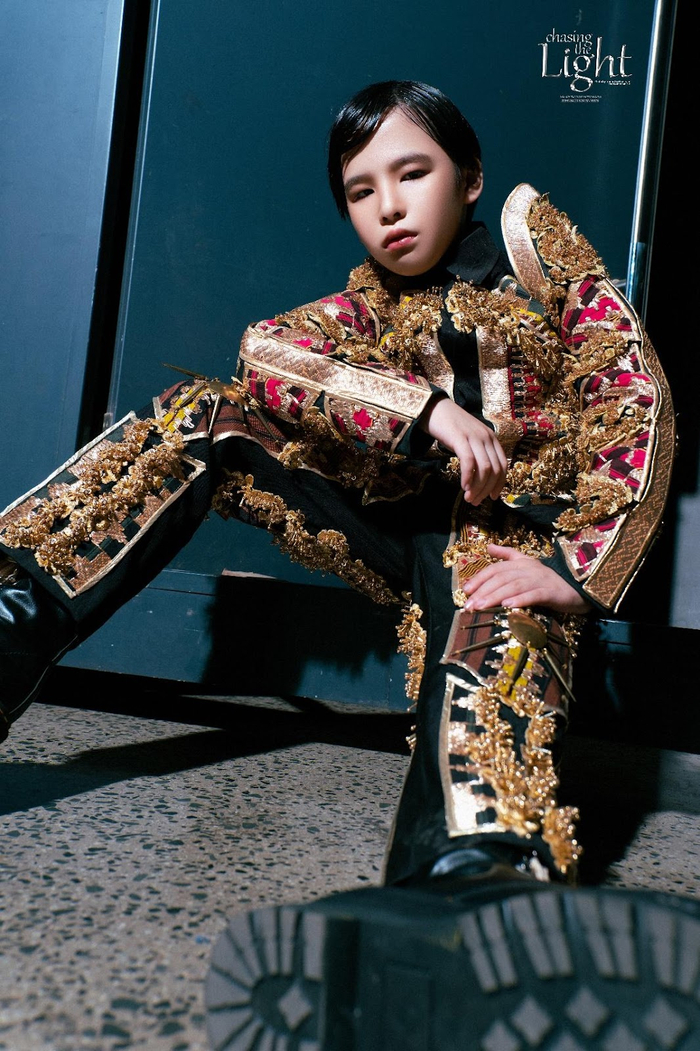 Trịnh Gia Huy trong BST NTK Indonesia Priyo Oktaviano tại Chasing The Light