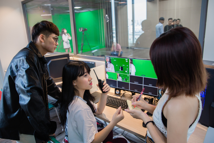 Tự tay mang đến những sản phẩm thực tế từ sớm, sinh viên từng bước hoàn thiện kỹ năng nghề