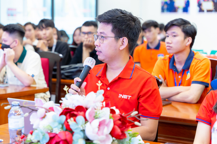 Đồng hành tại các sân chơi học thuật, chuyên gia mang đến nhiều nhận xét, lời khuyên giá trị cho sinh viên