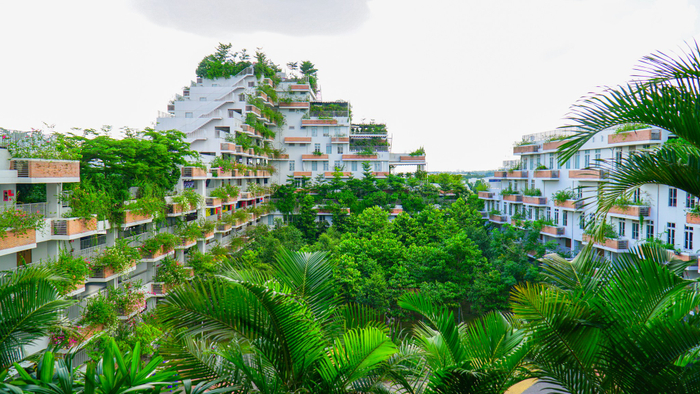 Trường ĐH FPT phân hiệu TP. HCM là công trình do kiến trúc sư Võ Trọng Nghĩa thiết kế, lấy cảm hứng từ những rặng núi trùng điệp với điểm cao nhất là các block 6 tầng, 8 tầng và 11 tầng.