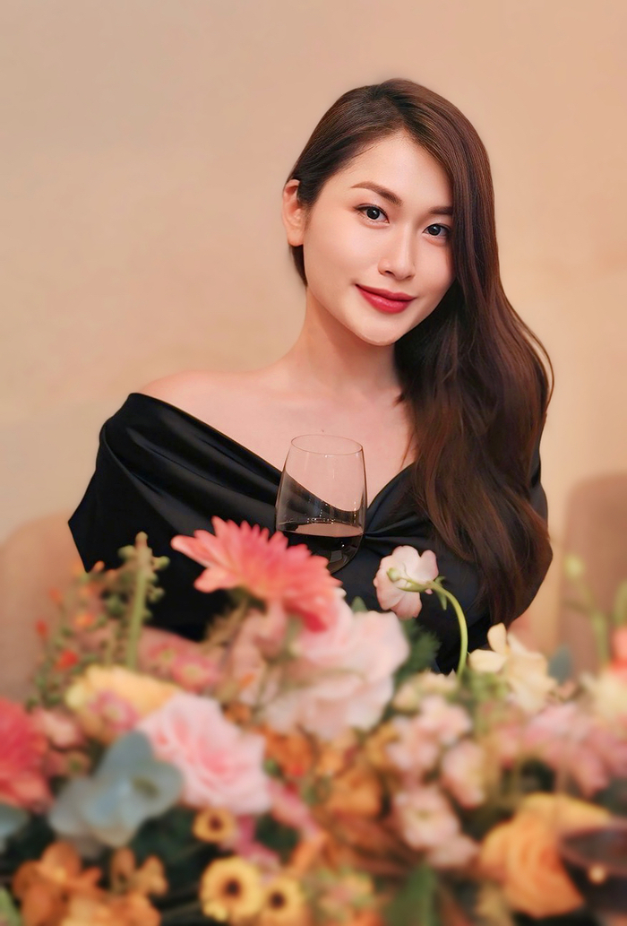 Nhan sắc thanh lịch của BTV Diễm Quỳnh