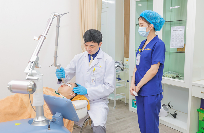 Đội ngũ bác sĩ chuyên khoa da liễu đầu ngành tận tâm, chu đáo