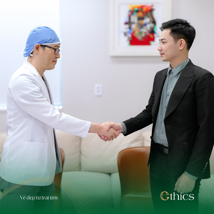 DR. Jooyeon Kim - Giám đốc Bệnh viện thẩm mỹ AB đại diện tham gia ký kết