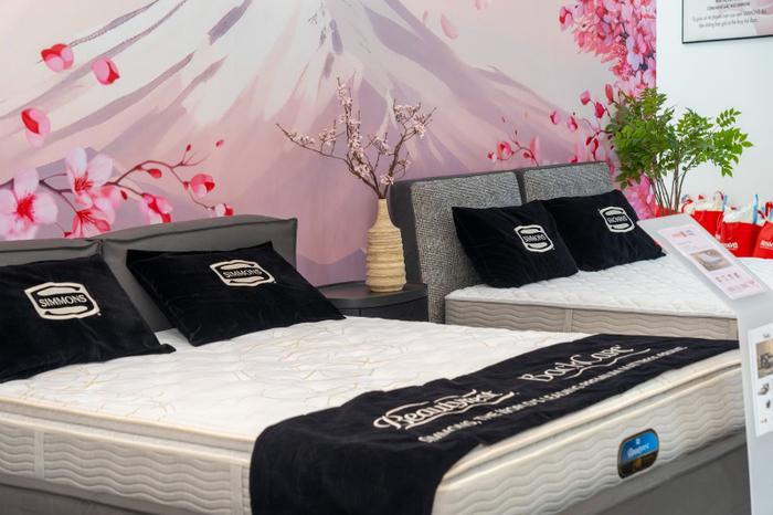 Simmons Beautyrest® Hasu và Simmons Beautyrest® Sakura là 2 dòng nệm Simmons sản xuất riêng cho thị trường Việt Nam.