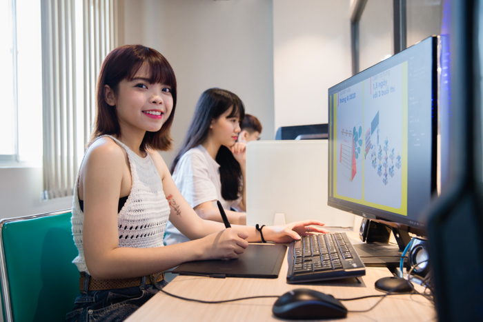 Sinh viên Thiết kế đồ họa HUTECH học bằng cách tự lên ý tưởng, hiện thực hóa ý tưởng qua việc vận dụng phần mềm hiện đại
