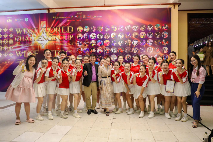 Đội tuyển Dancesport UEF đã đạt huy chương Bạc tại giải đấu quốc tế Ảnh 1