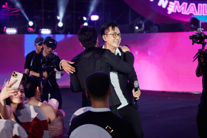 Nam ca sĩ Tuấn Hưng và người bạn thân lâu năm là TGĐ điều hành Hoàng Kim Khánh