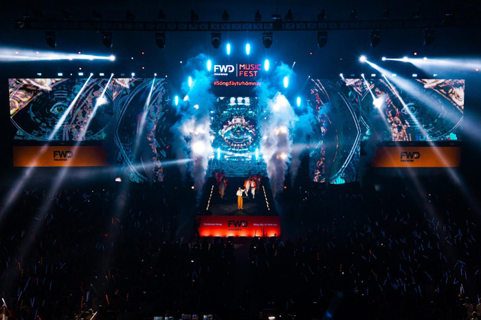 Tăng Duy Tân mang đến âm nhạc đậm chất riêng.