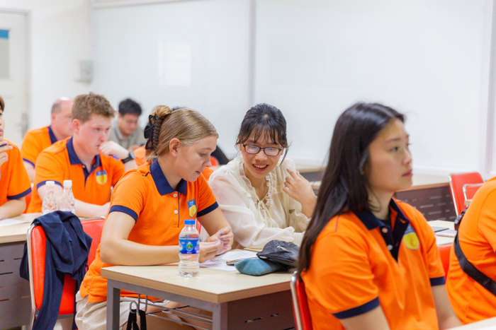 Kỹ năng hội nhập, năng lực ngoại ngữ vững vàng qua mỗi lần giao lưu