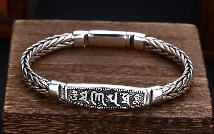 Vòng tay bạc thiết kế tinh xảo cho nam