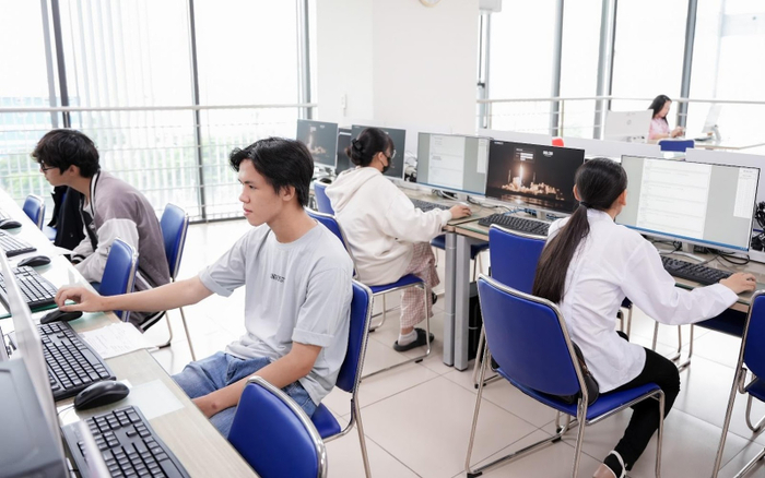 Gần 1.000 thí sinh tham gia khóa trải nghiệm ngoại ngữ miễn phí để tiếp cận sớm môi trường đại học Ảnh 2