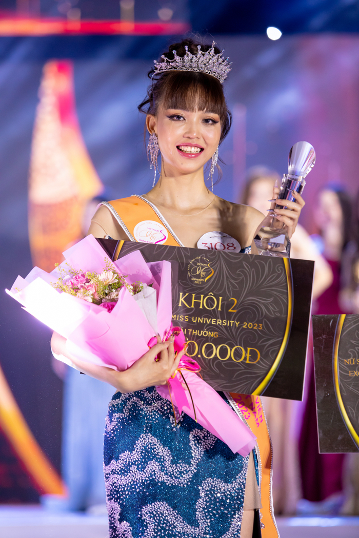 Sinh viên Dương Kim Thanh giành ngôi vị Á khôi 2 tại Hoa khôi Sinh viên Việt Nam 2023