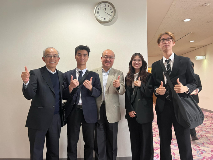 Khả năng ngoại ngữ là yếu tố quyết định giúp các sinh viên Trường ĐH FPT như Minh thêm tự tin khi xuất ngoại học tập và trải nghiệm.