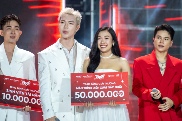 Thí sinh Huỳnh Thị Thắm đội ca sĩ Erik giành ngôi vị cao nhất