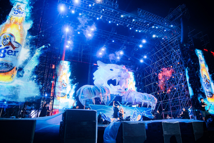 Đầu cọp Tiger Crystal Rave còn được cư dân mạng đồn đoán chính là nguồn gốc của ‘cơn bão tuyết’ sẽ càn quét raver Đà Nẵng trong thời gian tới, khi sở hữu skill “phun băng” siêu khủng, có thể đồng thời ngưng đọng cả không gian lẫn thời gian. Chi tiết thế nào thì ban tổ chức đã thẳng thắn trả lời “Hồi Rave vào ngày 03.08 sẽ rõ!” 