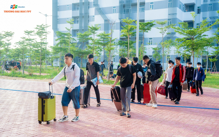 Sống ở 5 thành phố lớn suốt thời đại học mà vẫn lên lớp đầy đủ, đặc quyền chỉ SV trường này có Ảnh 2