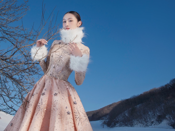 Quyên trong bộ trang phục lộng lẫy chụp dưới tiết trời -8 độ tại Hàn Quốc.