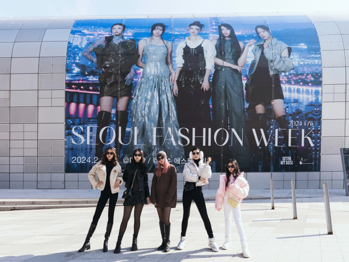 Quyên trong chuyến công tác tại Seoul để trải nghiệm môi trường làm việc quốc tế.