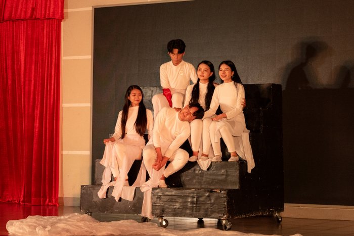 Hai vở diễn, hai màu sắc khác nhau mang đến nhiều cung bậc cảm xúc cho khán giả