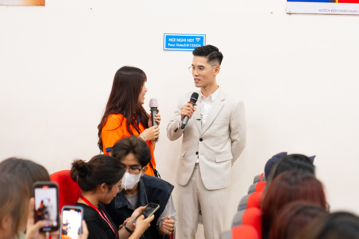 Các chuyên gia truyền thông mang đến nhiều kinh nghiệm thực tiễn cho sinh viên