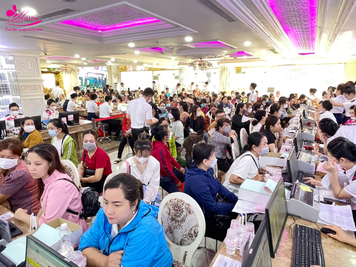 Lượng khách hàng tại Mailisa lúc nào cũng đông như trẩy hội