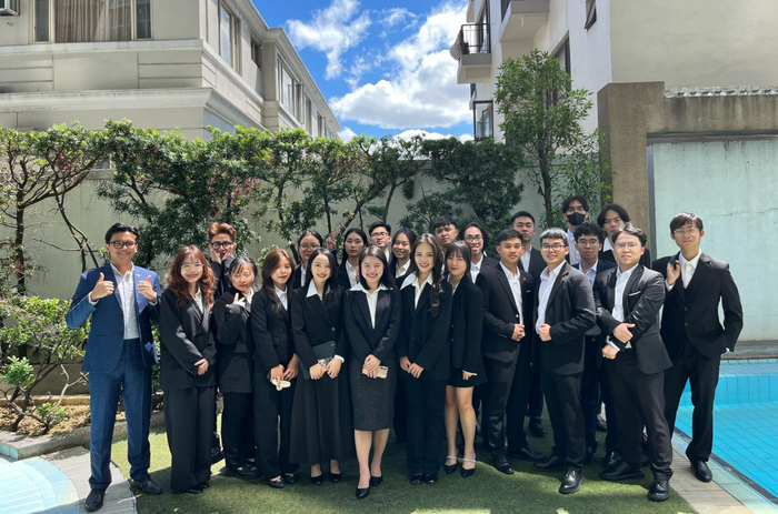 Đoàn sinh viên Trường ĐH FPT trong chuyến thực tập tại Philippines.