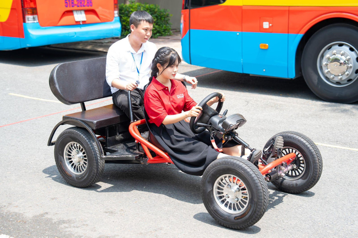 Sinh viên trình làng nhiều mô hình đồ án tốt nghiệp ấn tượng