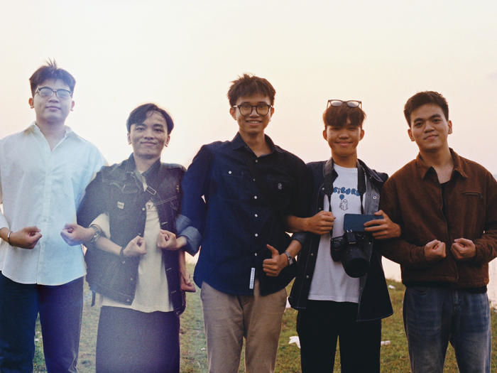 Năm người bạn đến từ Trường ĐH FPT phân hiệu Bình Định có chung đam mê nhiếp ảnh.