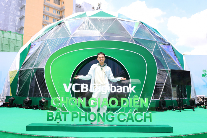 Ai cũng bất ngờ trước độ hoành tráng của chuỗi sự kiện.