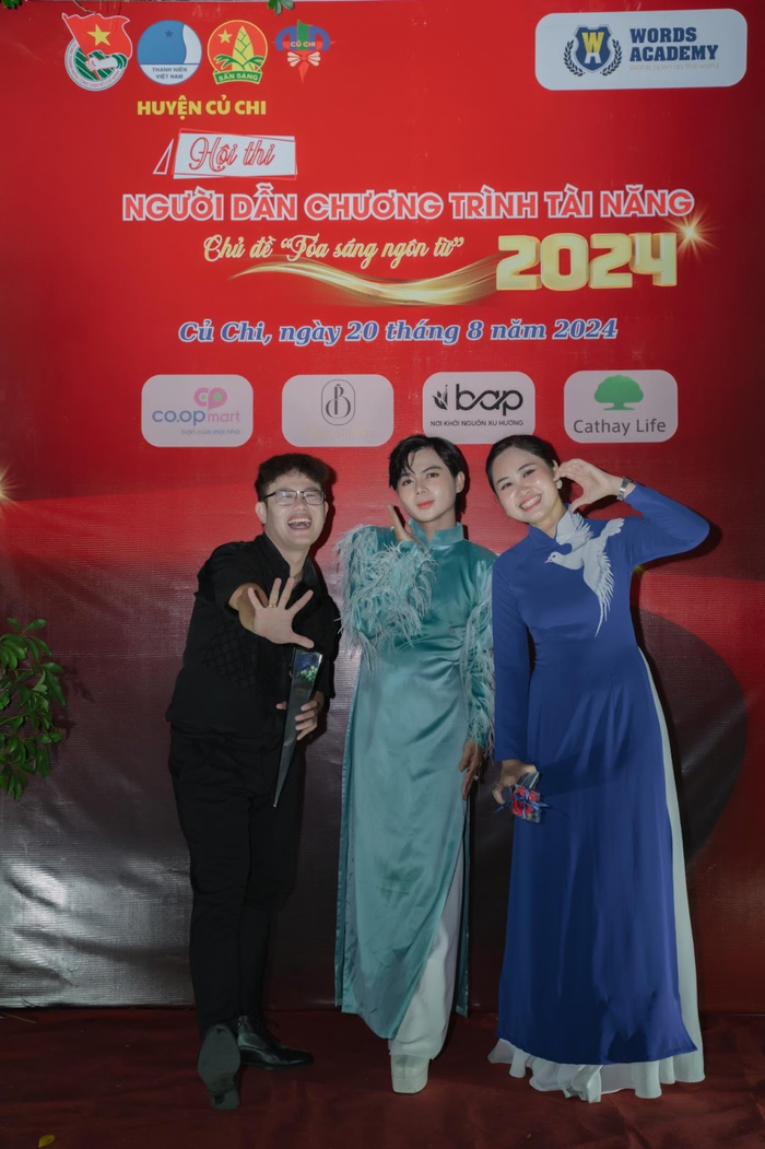 MC Trương Thanh Thái bên BTC của hội thi