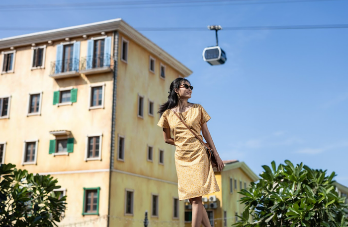 Cáp treo Hòn Thơm sẽ mang đến cho du khách phút giây được ngắm nhìn biển Phú Quốc xanh ngọc tuyệt đẹp, đưa đến Công viên giải trí Sun World hon Thom Nature Park.