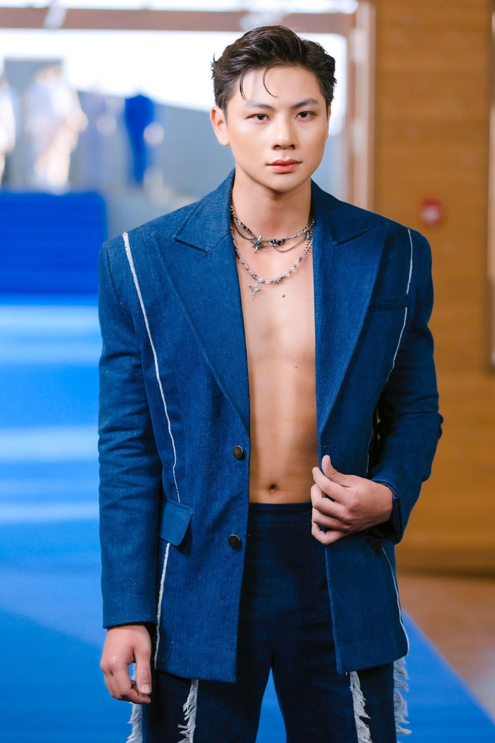 Là một diễn viên, lợi thế của Ngọc Mạnh chính là khả năng trình diễn, thể hiện trước ống kính.