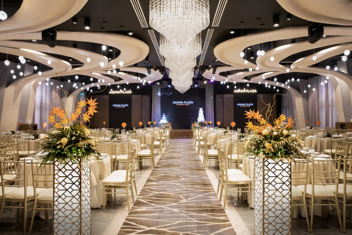 Không gian các sảnh tiệc tại Asiana Plaza trở nên lãng mạn hơn bao giờ hết với chủ đề mùa Thu.