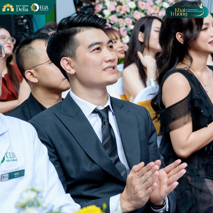 CEO Bình checkin cùng dàn sao nữ trong sự kiện khai trương