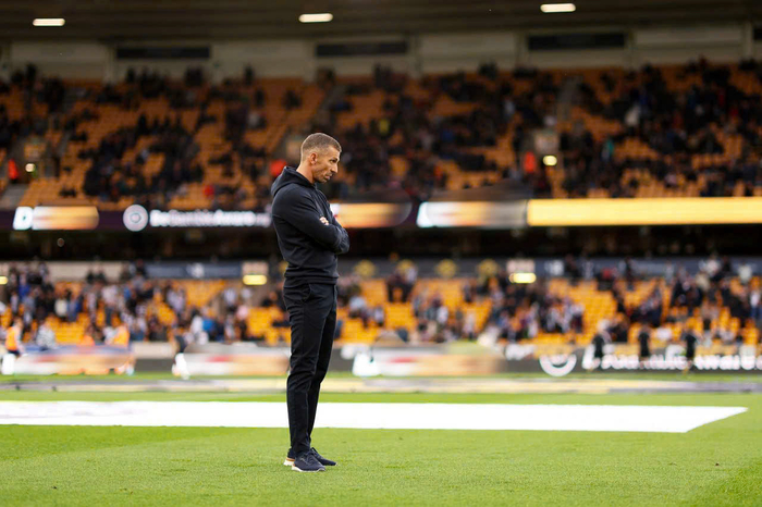 HLV Gary O’Neil đang cần tìm cách khắc phục tình hình nơi hàng thủ