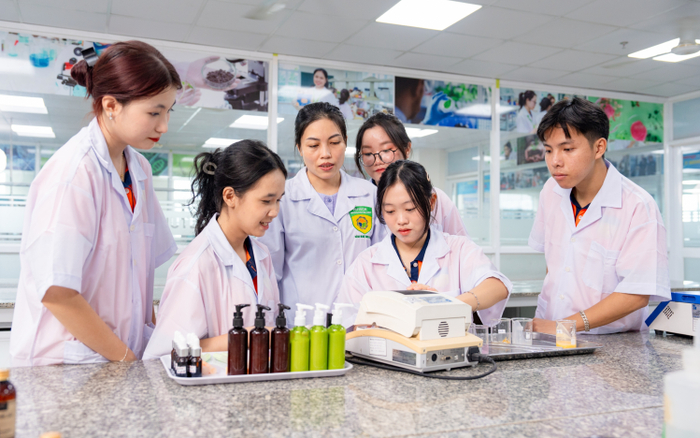 Bắt nhịp xu hướng chăm sóc sắc đẹp thời kỳ 4.0 với ngành Công nghệ thẩm mỹ Ảnh 2